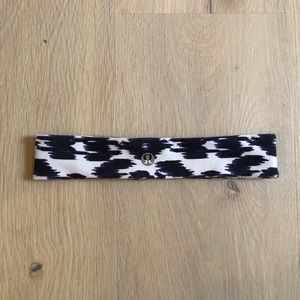 FREE with purchase // LULULEMON headband